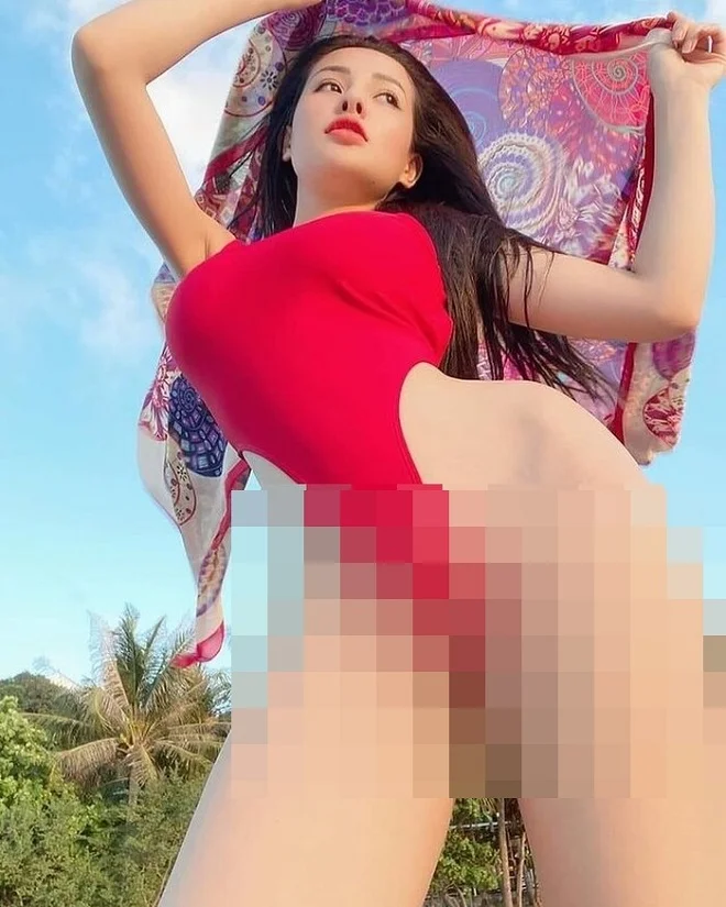 Ngân 98 khoe dáng "phản cảm cực hạn" với mẫu bikini cắt xé kém duyên