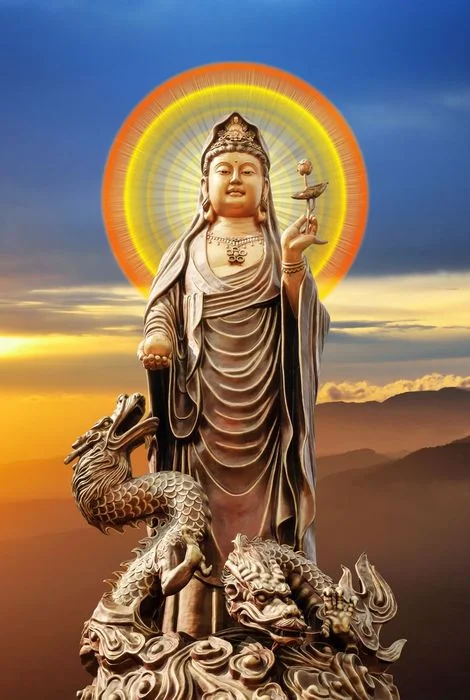 Tượng Phật bà Quan Âm đứng trên rồng biểu tượng Phật bình an
