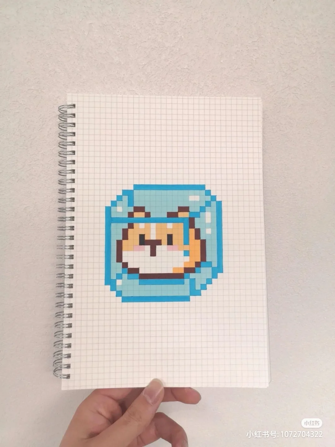 tranh pixel đơn giản hình hamster trong khối băng