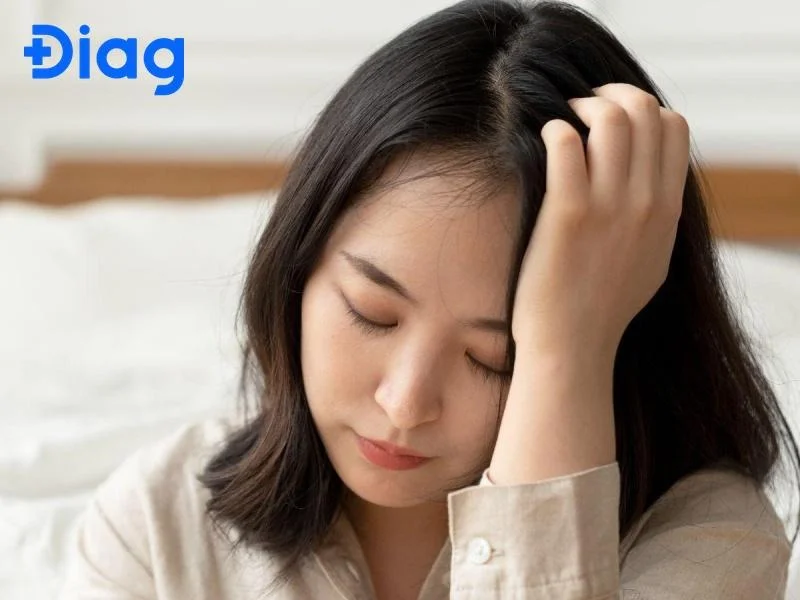 Chu kỳ kinh nguyệt không đều là một trong những dấu hiệu của yếu sinh lý.
