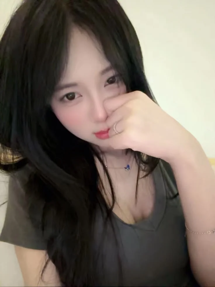 Hình ảnh gái xinh với nét mặt dịu dàng và tự nhiên