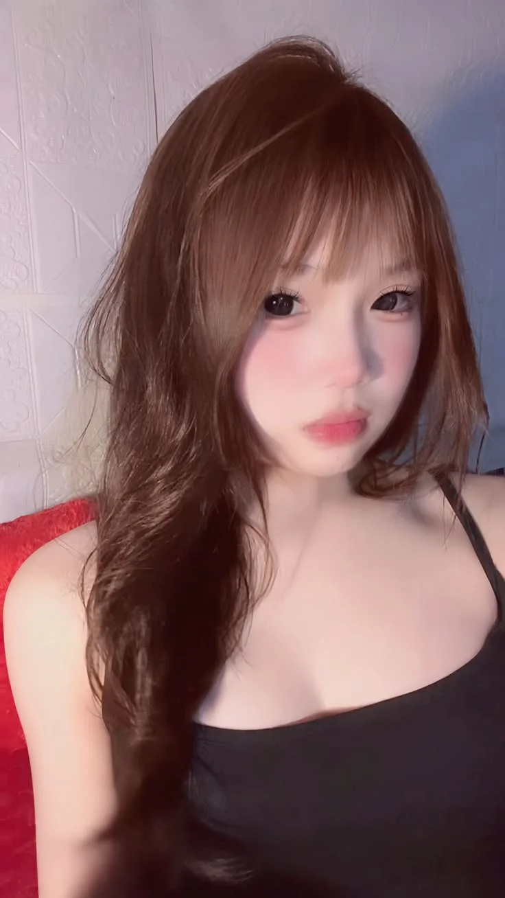 hình ảnh gái xinh với nét đẹp dịu dàng và phong cách thời trang trẻ trung