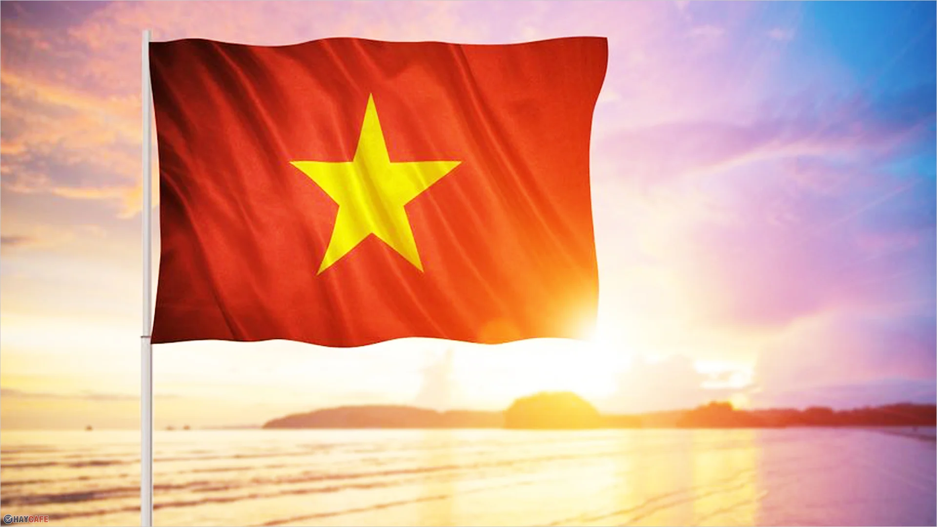Hình ảnh lá cờ Việt Nam tung bay trên bãi biển lúc hoàng hôn đẹp mắt